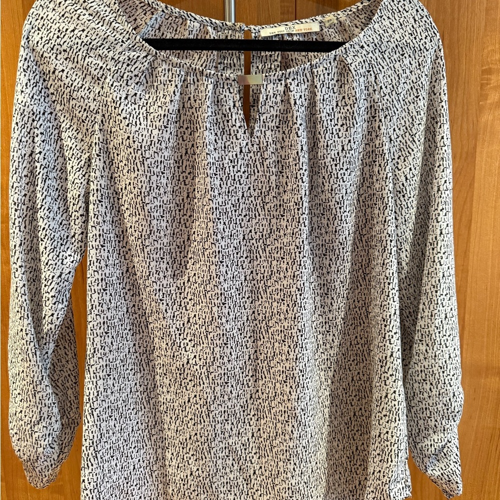 Dex The Suit Shop New York Long Sleeve Printed Blouse – Size Small